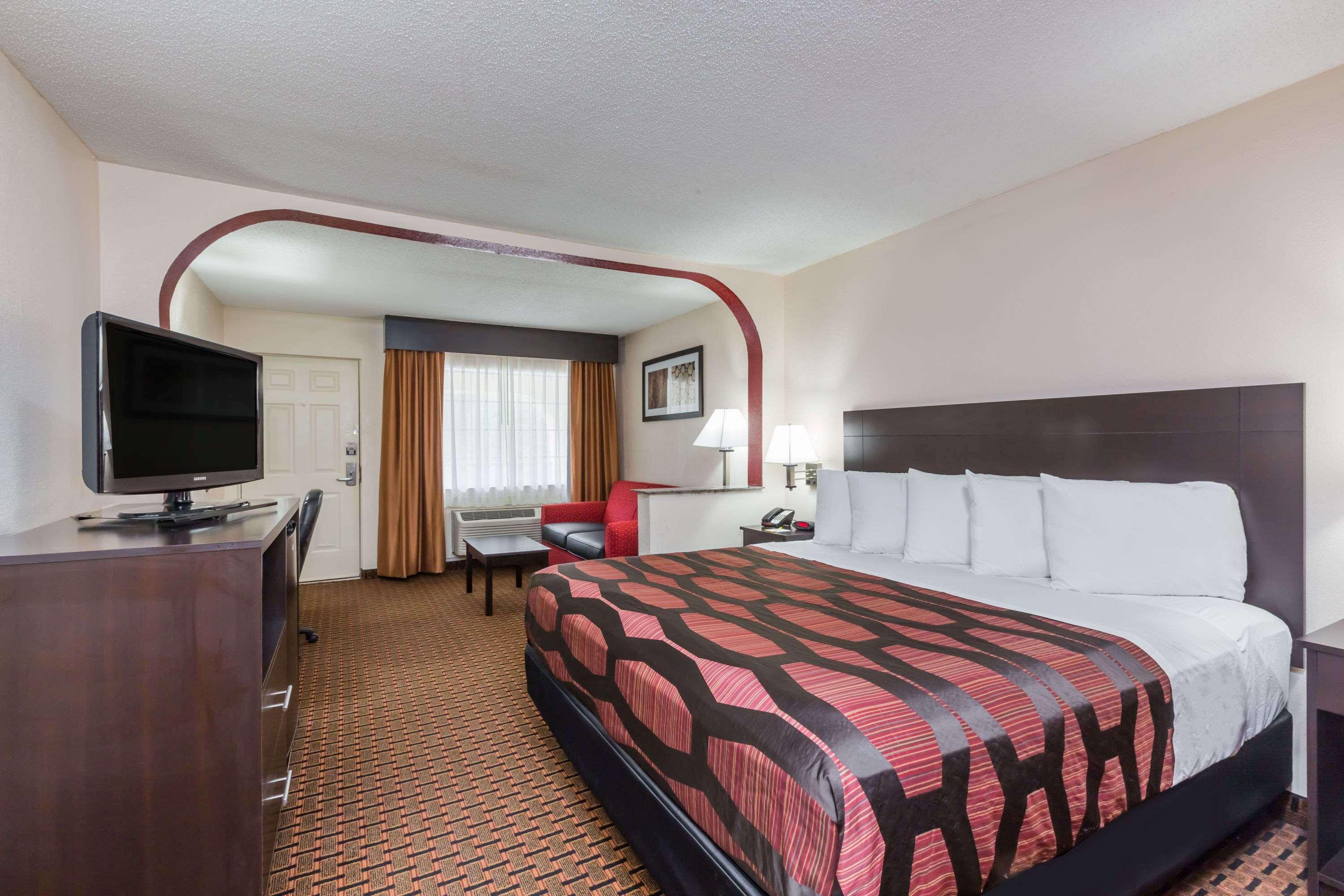 Days Inn By Wyndham Pearl/Jackson Airport Exterior photo