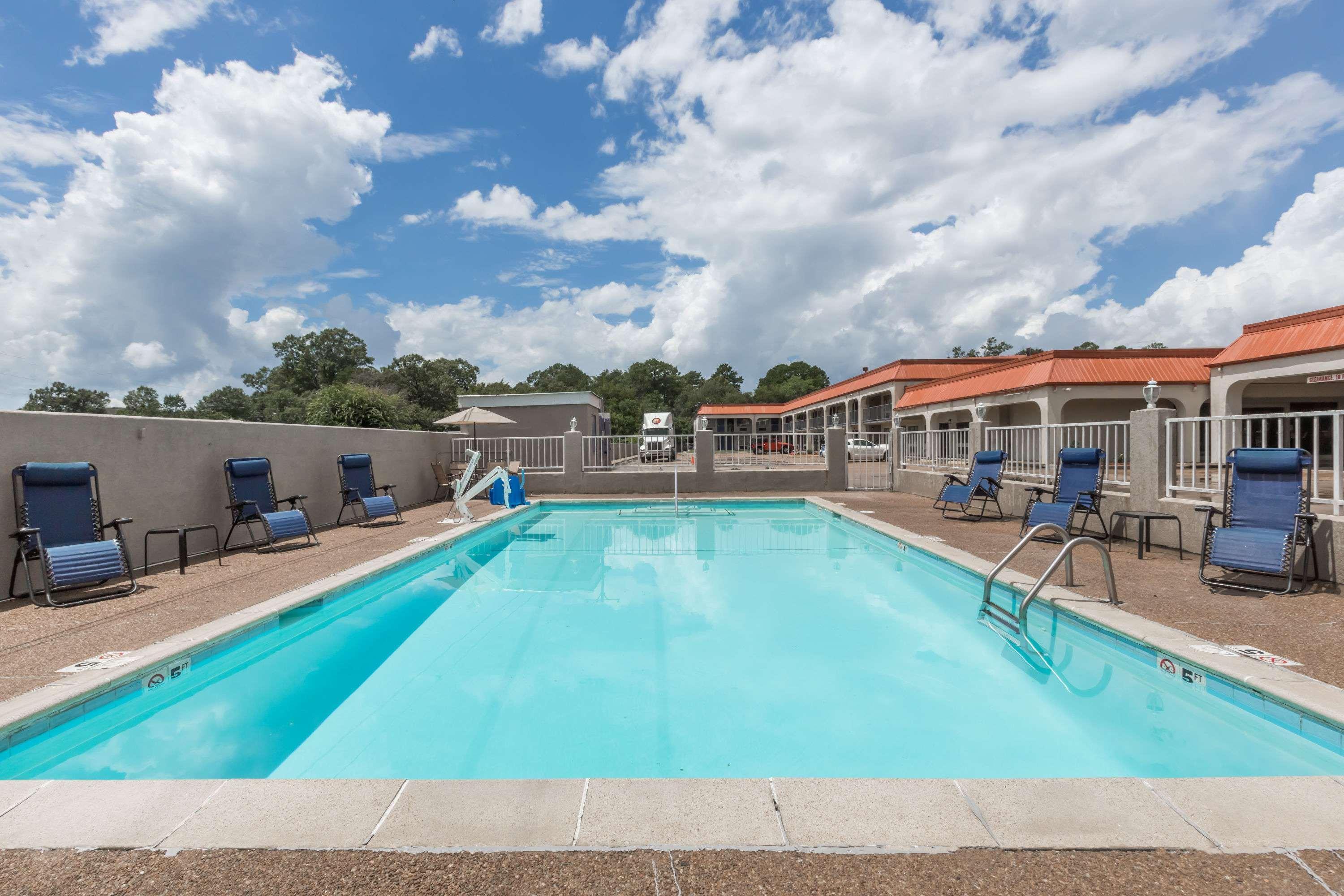 Days Inn By Wyndham Pearl/Jackson Airport Exterior photo